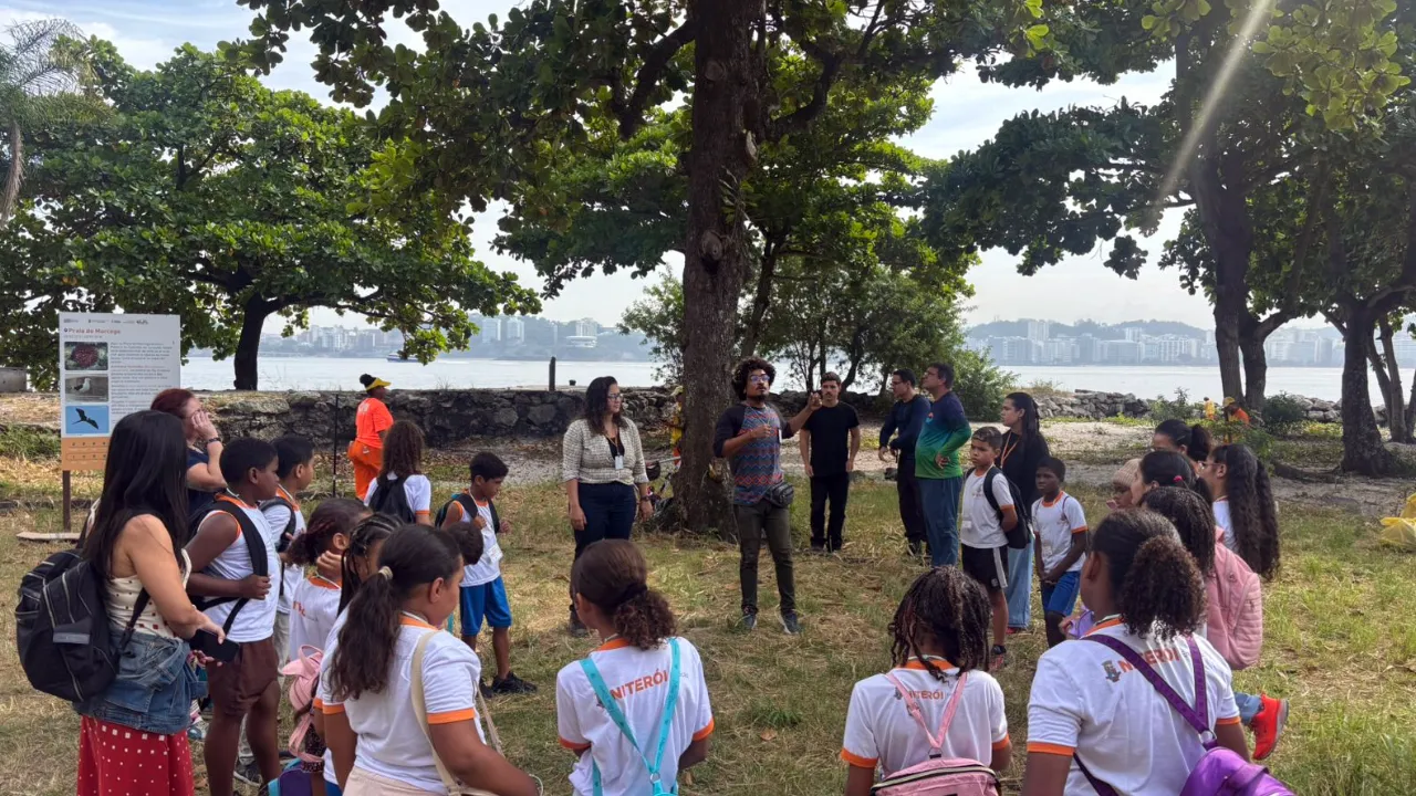 Recuperação ambiental no Morro do Morcego teve plantio de 300 mudas nativas da Mata Atlântica em Niterói