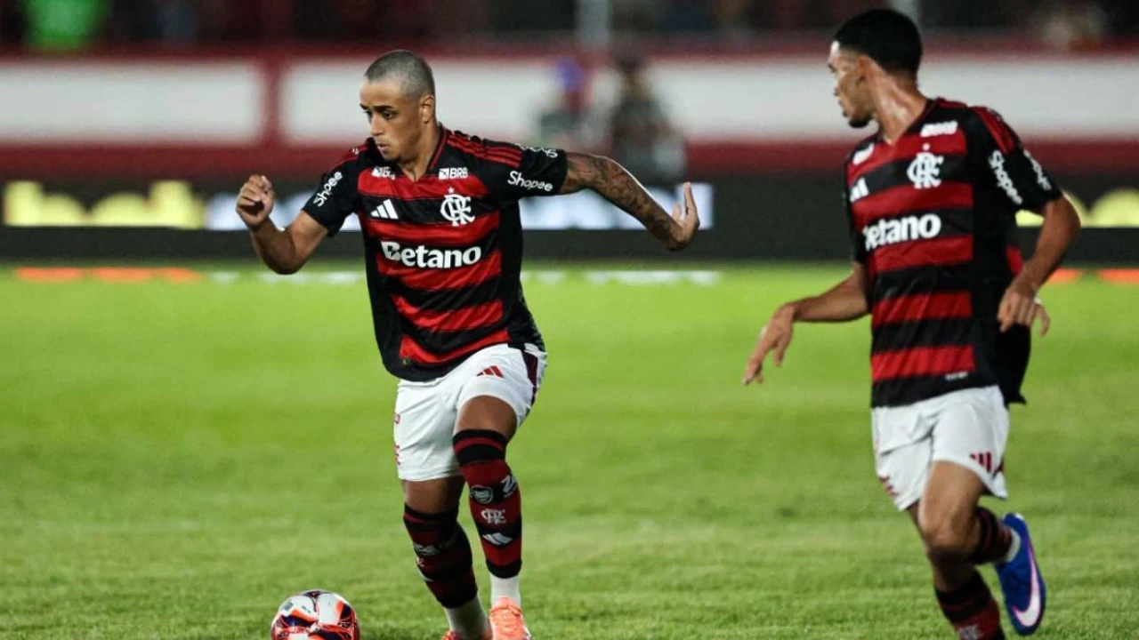 Ryan Roberto em ação pelo Flamengo durante partida
