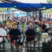 Samba da Feira de Neves reúne músicos e público no Centro de Tradições Nordestinas, em São Gonçalo