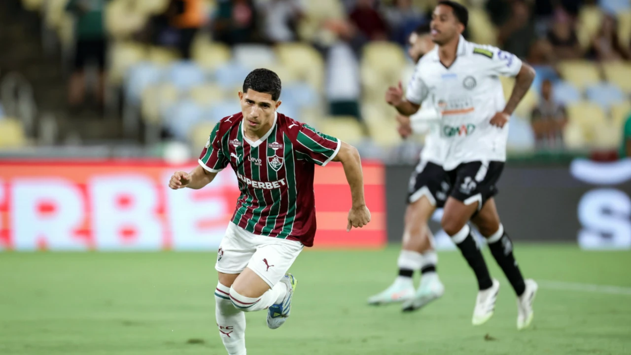 Savarino no Fluminense reclama de vaias após vitória sobre o Operário no Maracanã Savarino no Fluminense reclama de vaias após vitória sobre o Operário no Maracanã