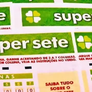 Concurso 851 da Super Sete, com resultado dos números sorteados nesta segunda-feira, 25/05, bem como prêmios de todas as faixas de acerto, total de apostas realizadas, ganhadoras e perdedoras, com detalhes especiais. Além disso, análise econômica, financeira e lotérica da extração, arrecadação e pagamento de prêmios, bem como a destinação pública do dinheiro do saldo residual.