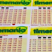 Concurso 2394 da Timemania, com resultado dos números sorteados nesta quinta-feira, 21/05, Time do Coração, bem como prêmios de todas as faixas de acerto, total de apostas realizadas, ganhadoras e perdedoras, com detalhes especiais. Além disso, análise econômica, financeira e lotérica da extração, arrecadação e pagamento de prêmios, assim como a destinação pública do dinheiro do saldo residual.