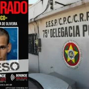 Ação de agentes do serviço reservado do 7º Batalhão de Polícia Militar do Rio de Janeiro, em São Gonçalo prende o traficante Branco, grande fornecedor de drogas da comunidade Cebolô, no bairro Arsenal.