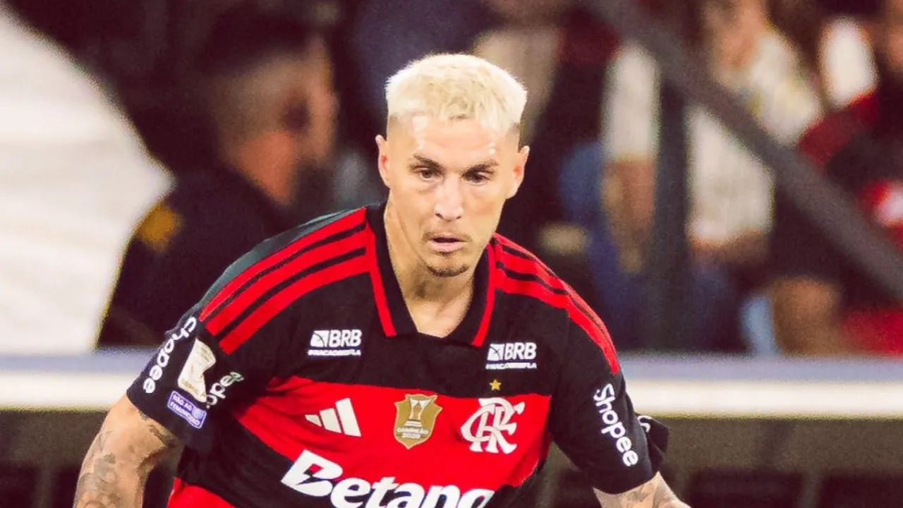 Varela no Flamengo comenta derrota para o Palmeiras após expulsão de Carrascal no Maracanã