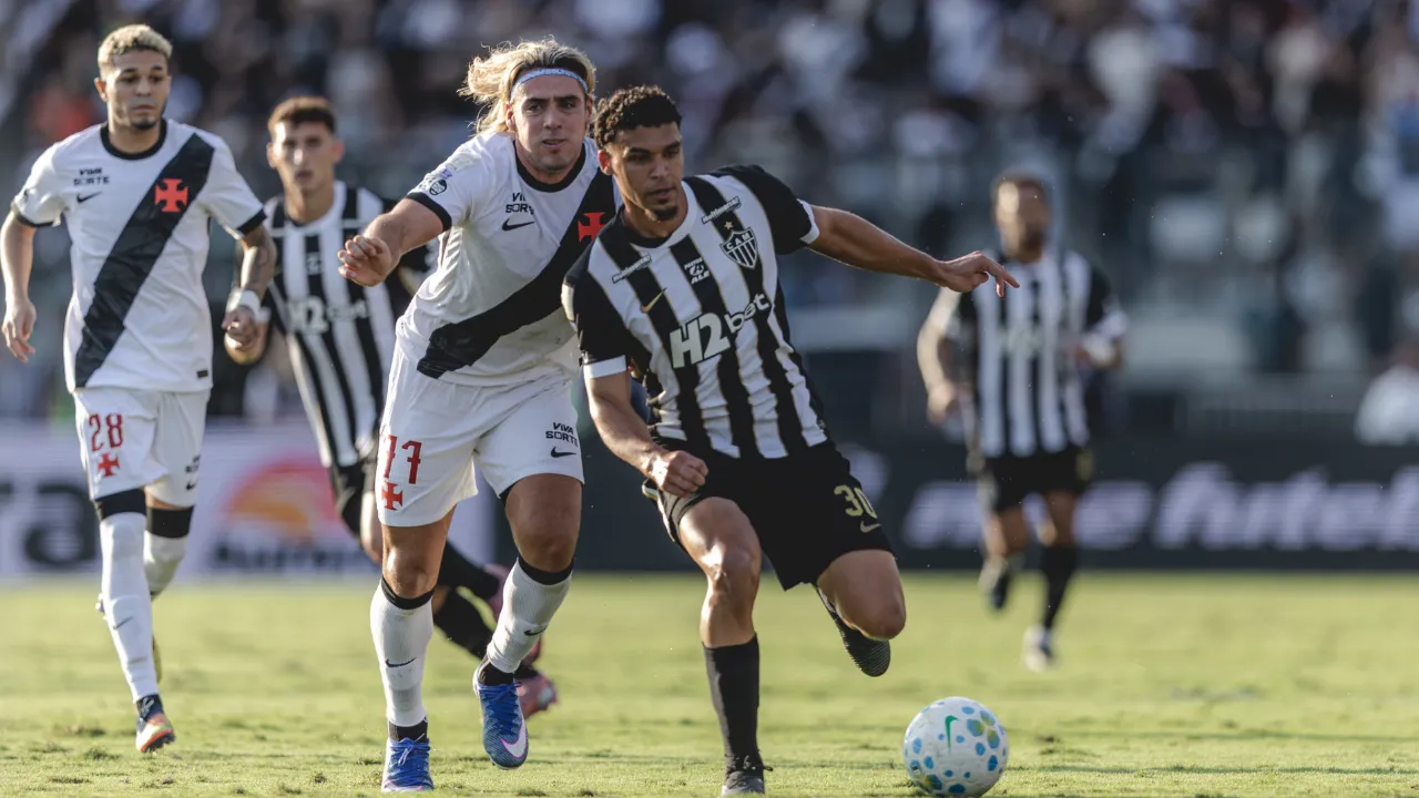Jogadores do Vasco lamentam derrota para o Atlético-MG em São Januário pelo Brasileirão