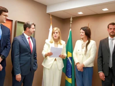 Representantes da OAB-RJ, Câmara de Arbitragem e dos setores portuário e naval fluminense assinam documento que favorece resolução de questões dos estaleiros de Niterói fora do Poder Judiciário, além de prever curso inédito para advogados atuarem em soluções de conflitos