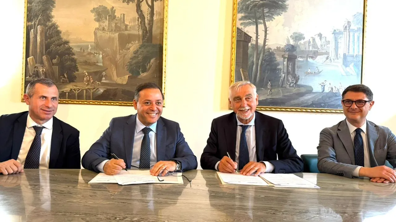 Rodrigo Neves assina acordo entre a Mercocidades e a AICCRE durante agenda oficial na Itália
