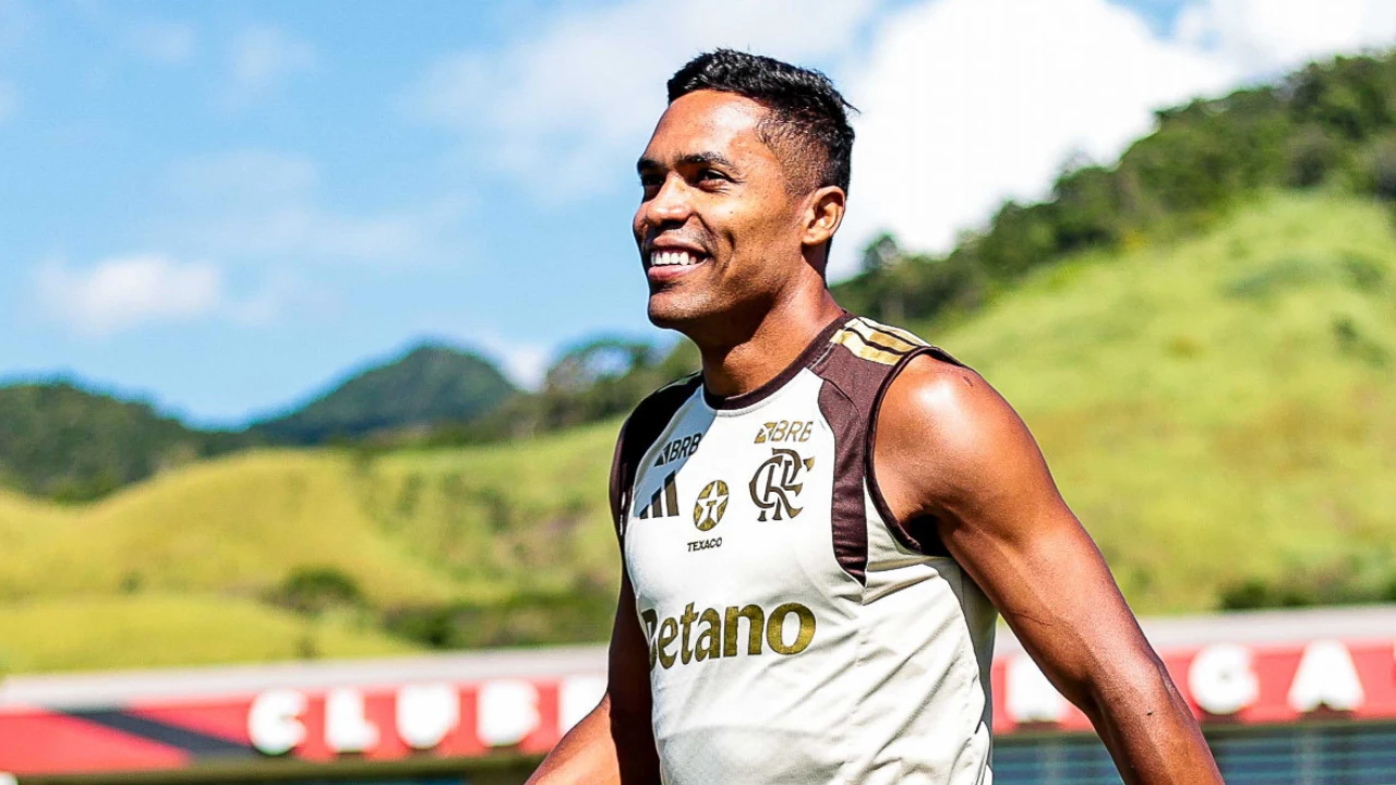 Alex Sandro deve renovar contrato com o Flamengo até 2027 após a Copa do Mundo