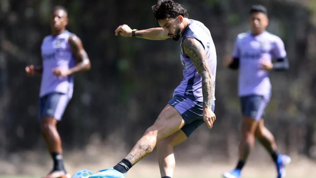 Alex Telles no Botafogo pode renovar com redução salarial Alex Telles no Botafogo pode renovar com redução salarial