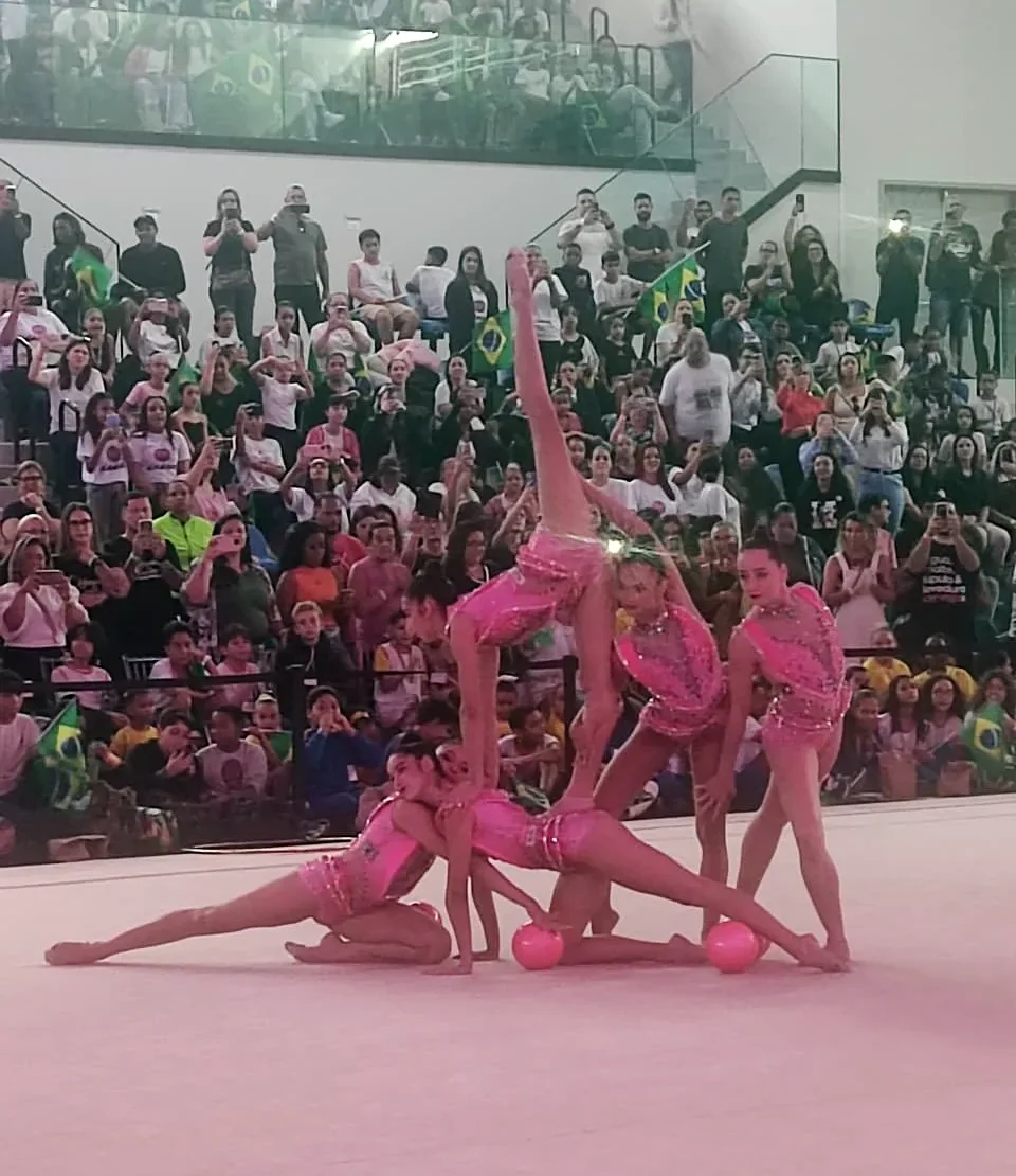 Equipe de ginastica artística durante apresentação na Arena Niterói no Parque Poliesportivo da Concha Acústica Equipe de ginastica artística durante apresentação na Arena Niterói no Parque Poliesportivo da Concha Acústica