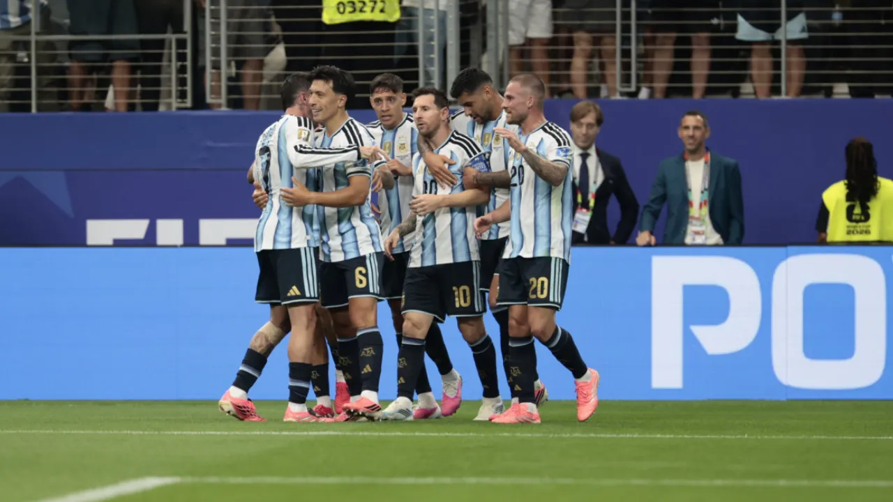 Lionel Messi comemora um dos gols da Argentina contra a Áustria pela Copa do Mundo 2026