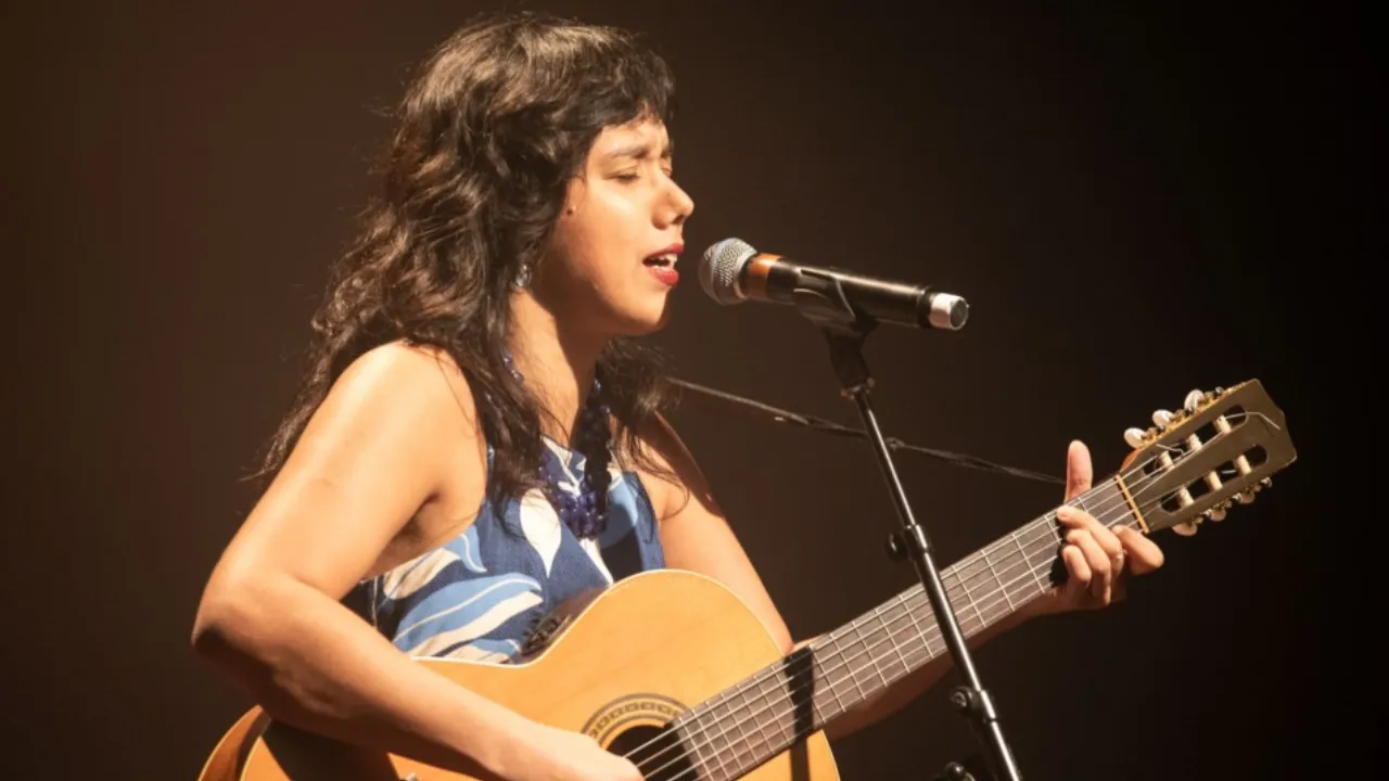 Belliza Luar apresenta o show Água e Mãe no Sesc São Gonçalo