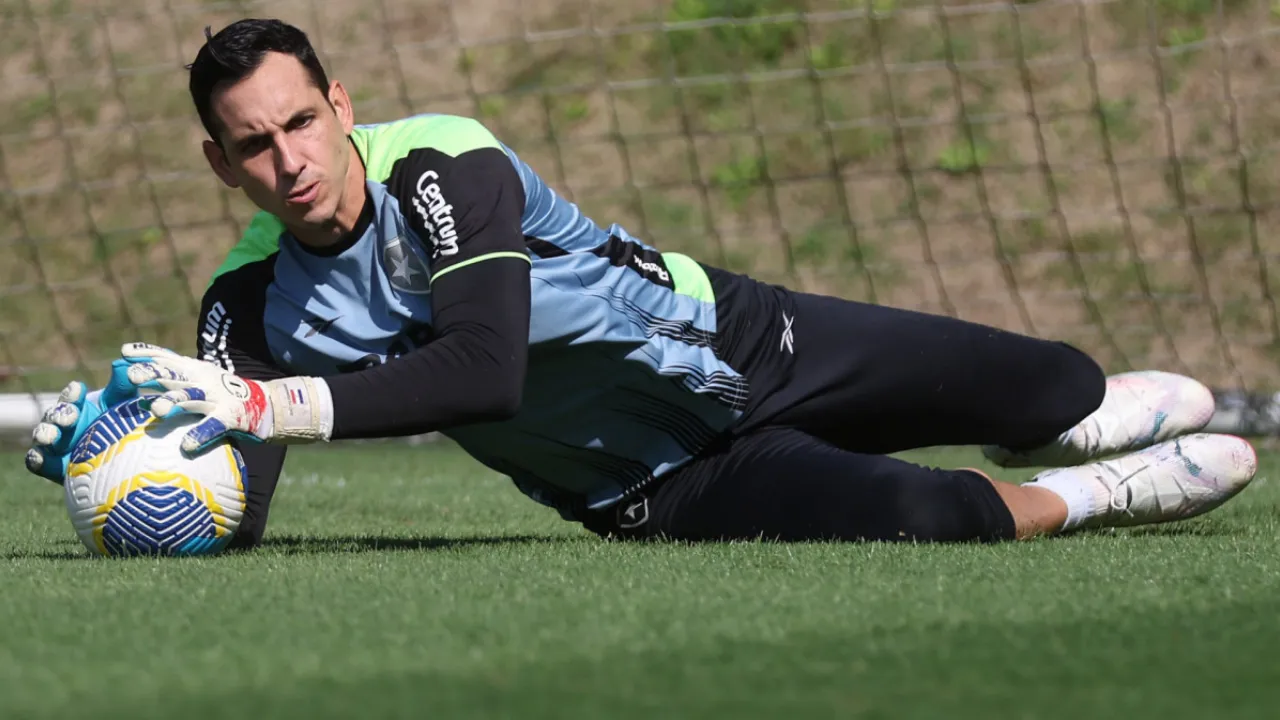 Goleiro do Botafogo durante partida no Estádio Nilton Santos