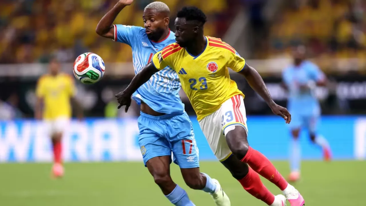 Daniel Muñoz comemora gol da Colômbia contra a RD Congo pela Copa do Mundo 2026