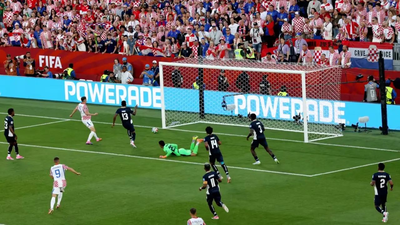 Ante Budimir celebra gol da Croácia contra o Panamá pela Copa do Mundo 2026