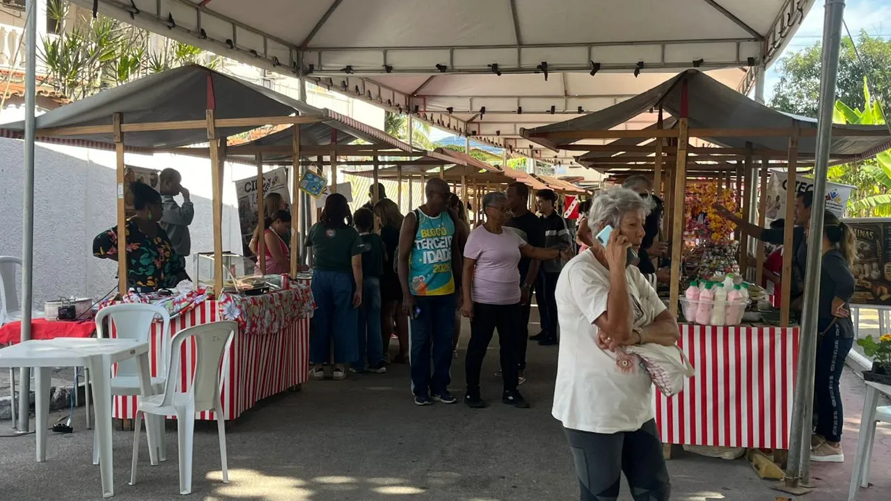 Feira de Agricultura Familiar em Maricá reúne produtos frescos na Praça Agroecológica de Araçatiba Feira de Agricultura Familiar em Maricá reúne produtos frescos na Praça Agroecológica de Araçatiba