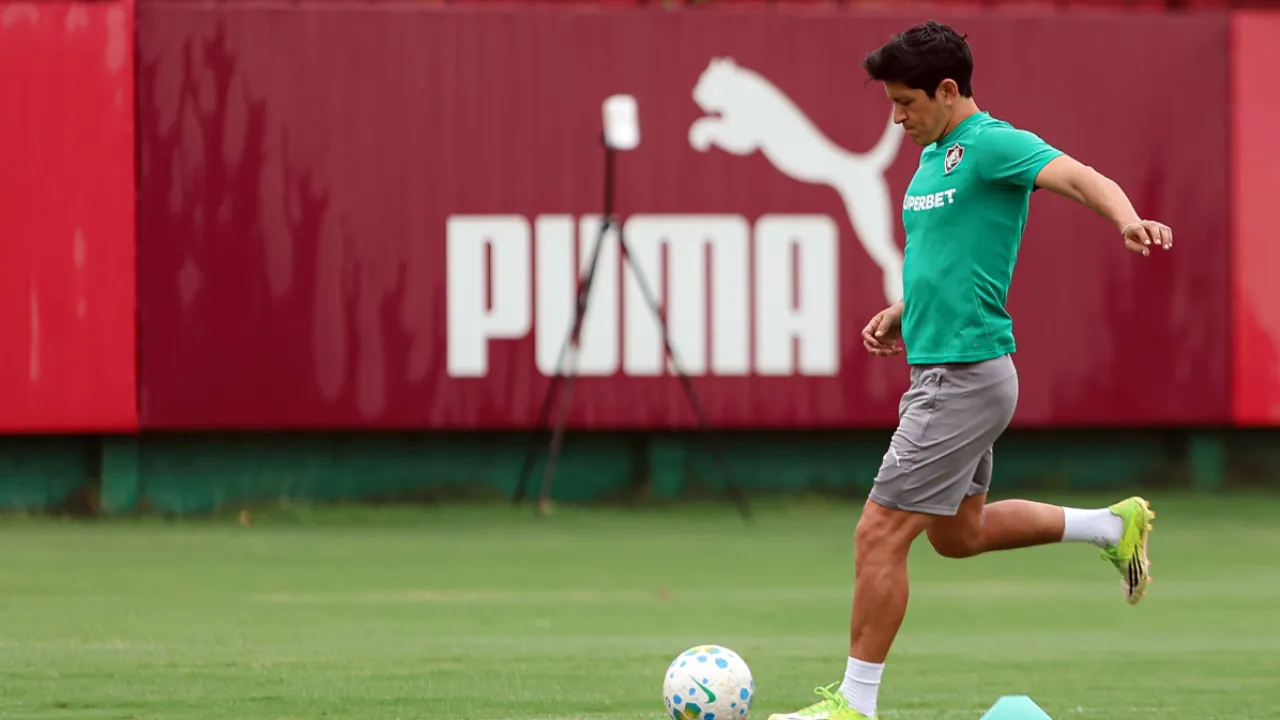 Germán Cano comemora gol pelo Fluminense com gesto do Faz o L