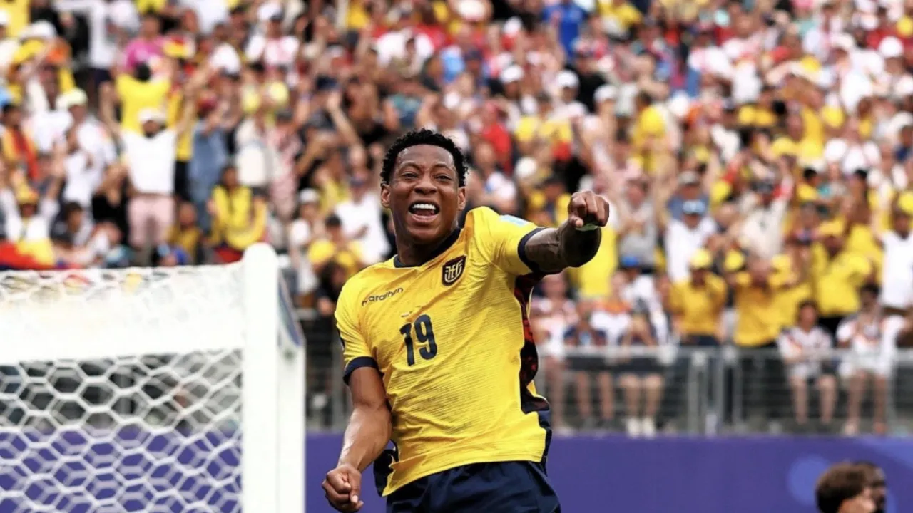 Gonzalo Plata comemora gol que garantiu a vitória do Equador sobre a Alemanha na Copa do Mundo