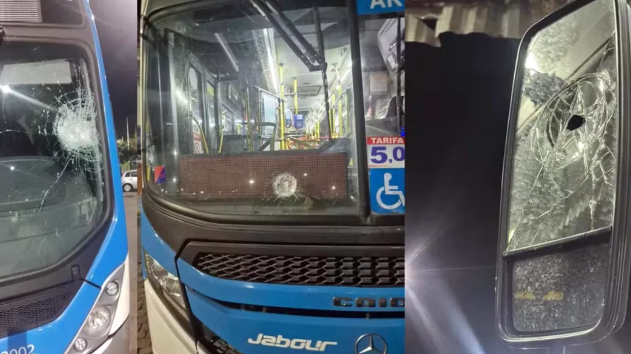 Ônibus vandalizado em ponto do Rio de Janeiro durante greve dos rodoviários