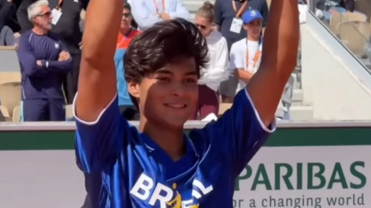 Guto Miguel comemora título juvenil de Roland Garros após vencer Michael Antonius em Paris Guto Miguel comemora título juvenil de Roland Garros após vencer Michael Antonius em Paris