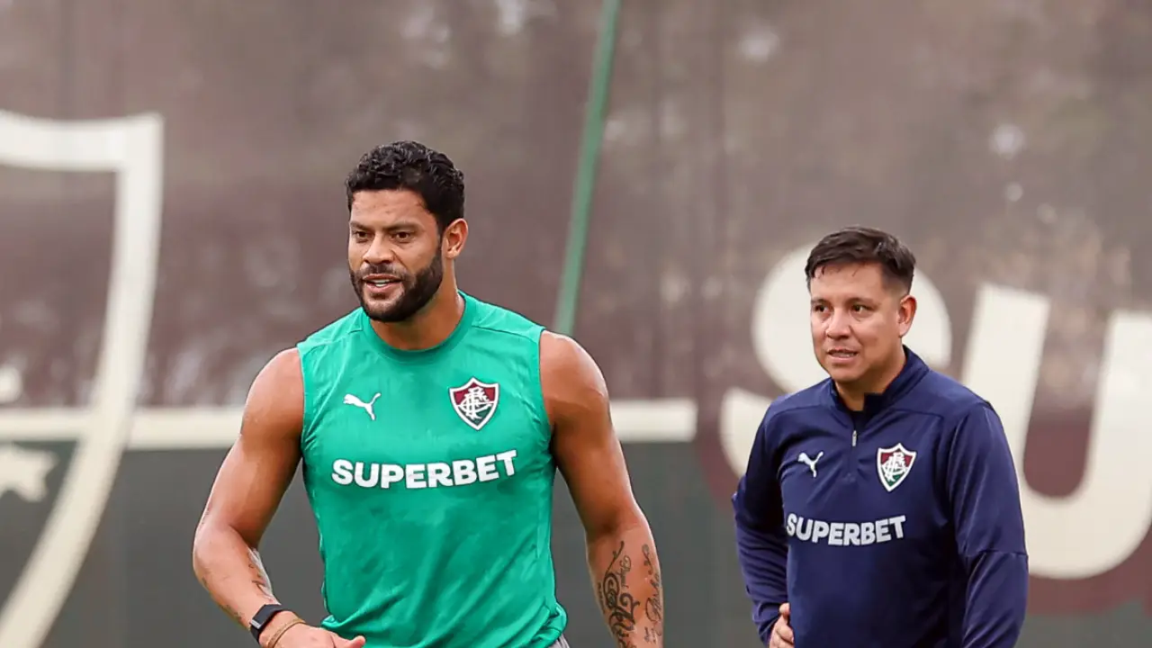 Hulk com uniforme do Fluminense durante apresentação como reforço do clube
