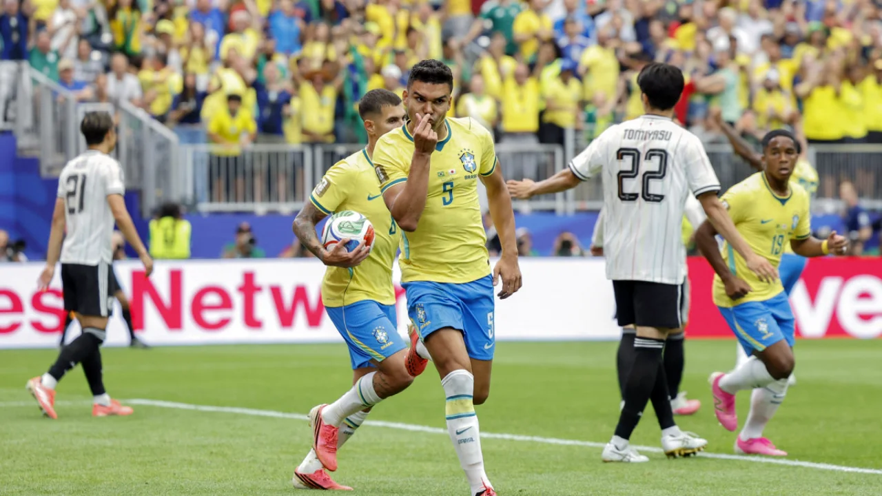 Casemiro comemora gol de empate do Brasil contra o Japão pela Copa do Mundo de 2026