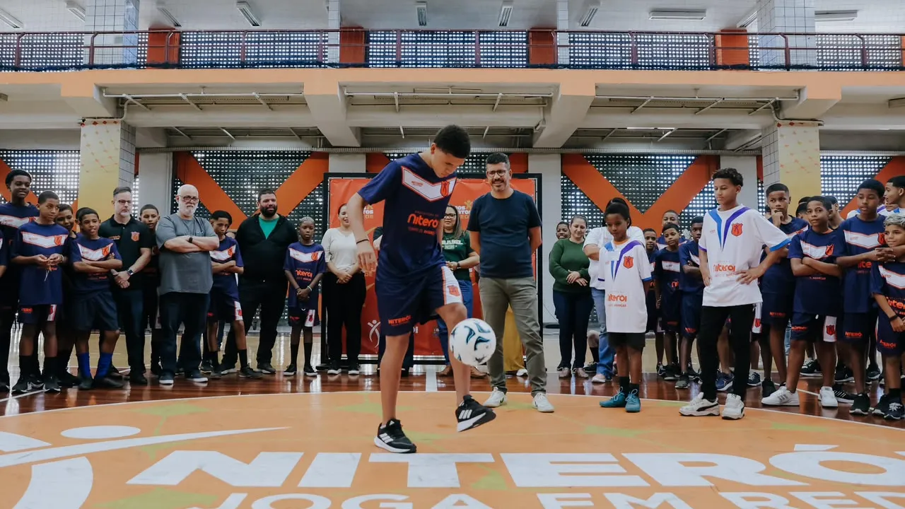 Estudantes participam da abertura dos Jogos Abertos da Rede em Niterói