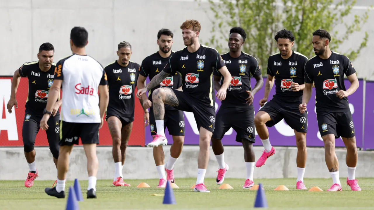 Léo Pereira em campo pelo Flamengo antes de defender a Seleção Brasileira na Copa do Mundo