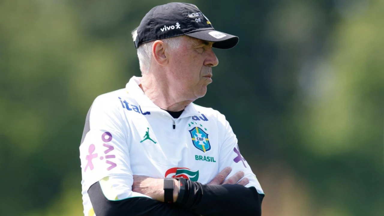 Raphinha deixa o campo lesionado durante jogo da Seleção Brasileira na Copa do Mundo 2026