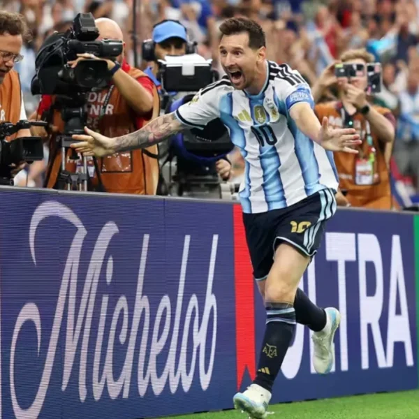 Lionel Messi com a camisa da seleção argentina durante sua trajetória pela Albiceleste