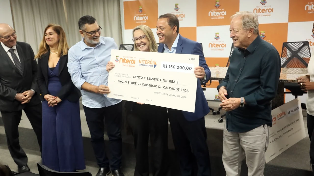 Niterói Empreendedora entrega cheques simbólicos a empresários contemplados com crédito Niterói Empreendedora entrega cheques simbólicos a empresários contemplados com crédito