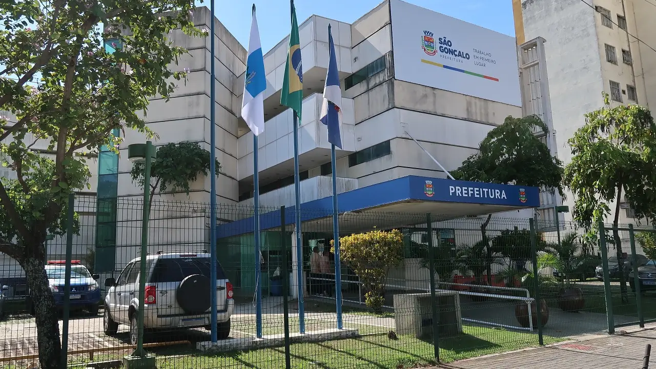 Prédio da Prefeitura de São Gonçalo em dia de ponto facultativo por jogo da Seleção Brasileira