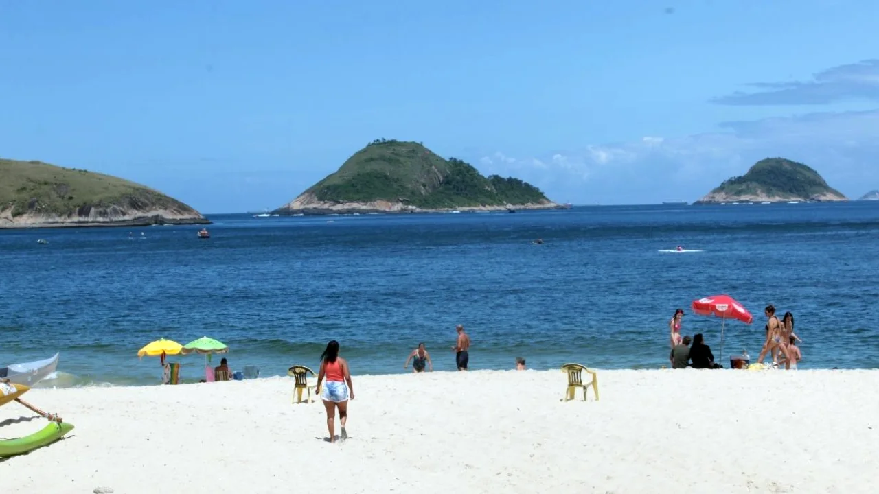 Praia de Piratininga com o tempo agradável sem previsão de chuva
