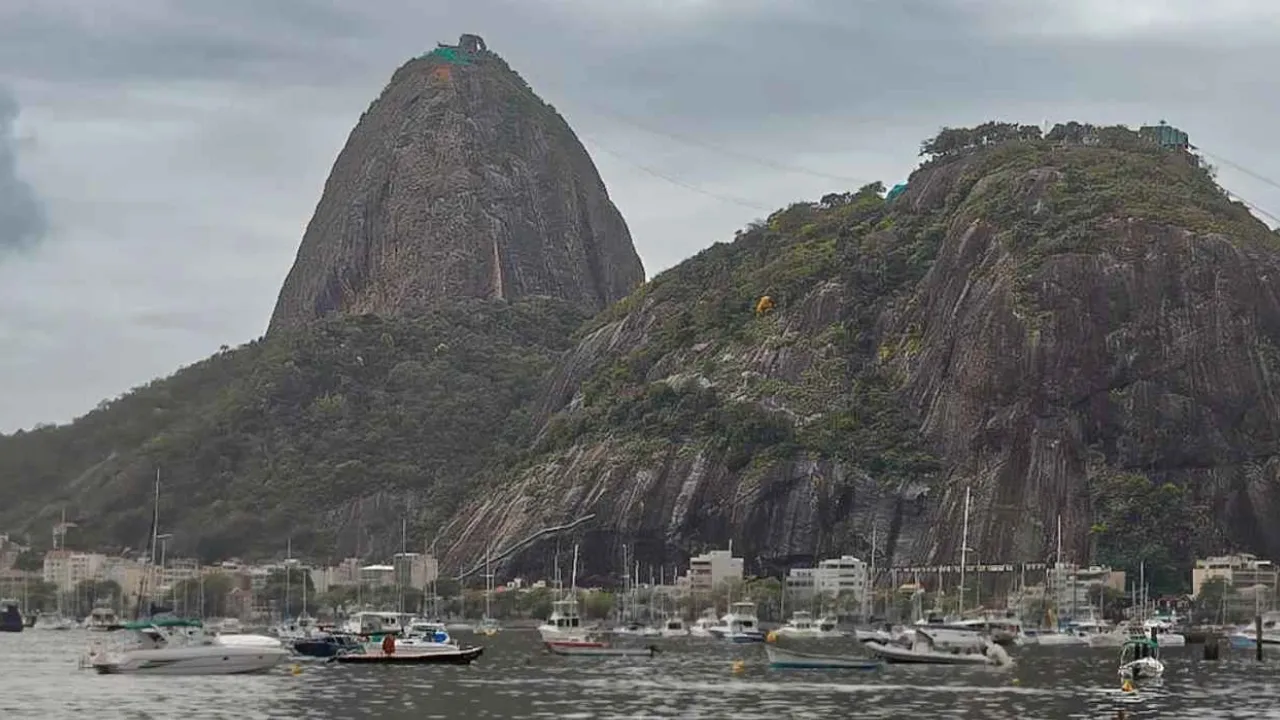 Céu nublado sobre o Rio de Janeiro durante previsão de chuva fraca no feriado de Corpus Christi Céu nublado sobre o Rio de Janeiro durante previsão de chuva fraca no feriado de Corpus Christi