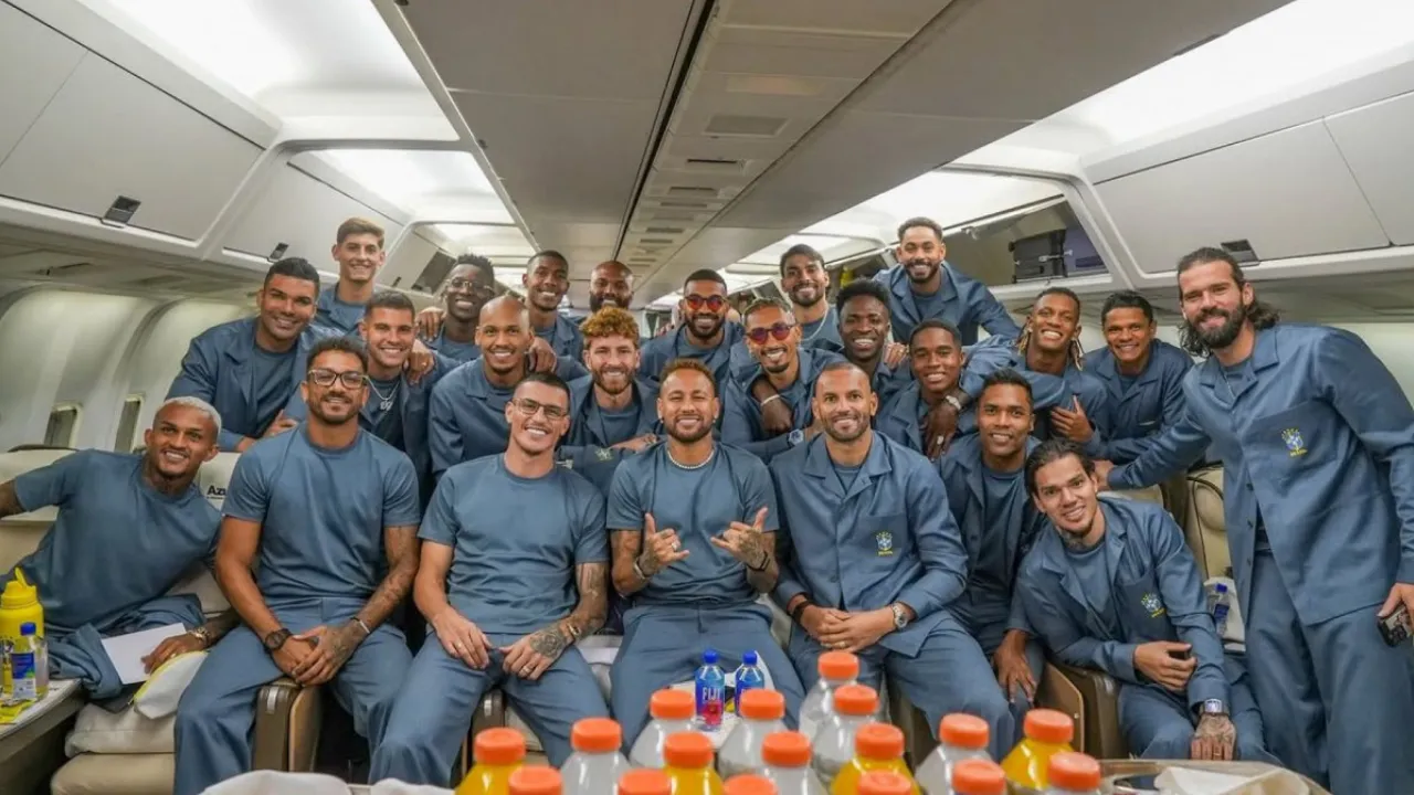 Avião da Seleção Brasileira no Aeroporto do Galeão antes da viagem para os Estados Unidos Avião da Seleção Brasileira no Aeroporto do Galeão antes da viagem para os Estados Unidos