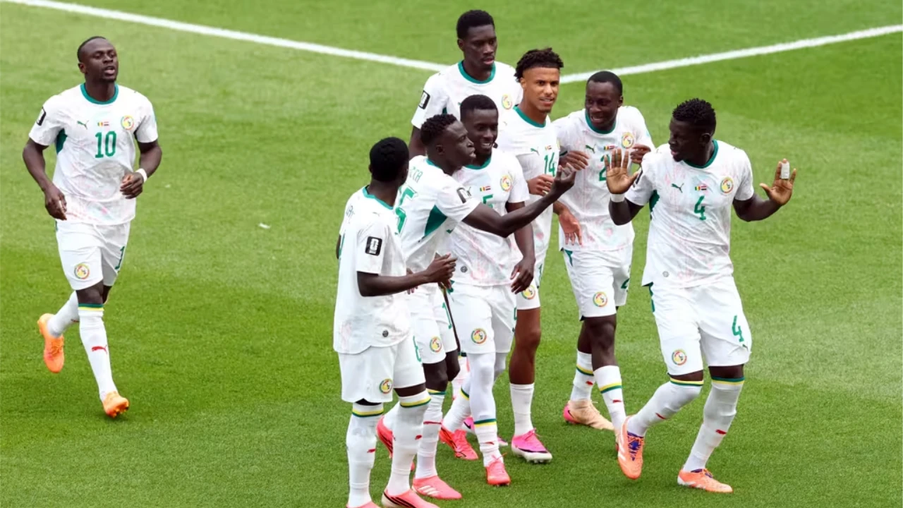 Jogadores do Senegal comemoram gol durante vitória sobre o Iraque na Copa do Mundo