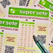 Resultado da Super Sete 863, com resultado dos números sorteados segunda-feira, 22/06, bem como prêmios de todas as faixas de acerto. Soma do total de apostas realizadas, tal qual aquelas ganhadoras e perdedoras, com minúcias e explicação com detalhes especiais. Nesse sentido, realizamos análises de natureza econômica, financeira, lotérica e fiscal da extração, com fundamento nos valores de arrecadação e nas somas destinados ao pagamento dos prêmios. De igual forma, informamos a destinação pública do dinheiro referente ao saldo residual e o que é feito com o dinheiro da maior parte das pessoas que apostam estimuladas por seus sonhos, mas na realidade perdem, tal qual a maioria das vítimas da lógica lotérica dos jogos de azar.