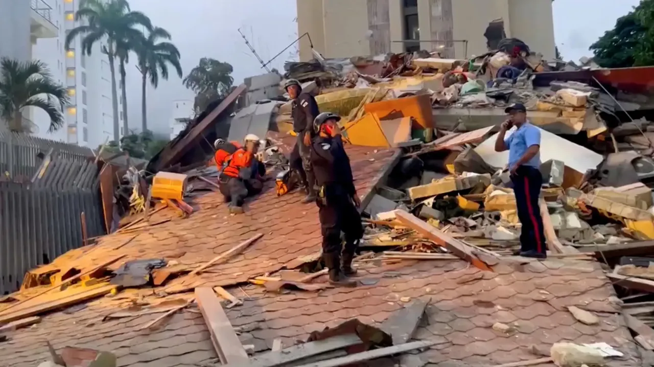 Prédio danificado após terremoto de magnitude 7,5 em Caracas, na Venezuela Prédio danificado após terremoto de magnitude 7,5 em Caracas, na Venezuela