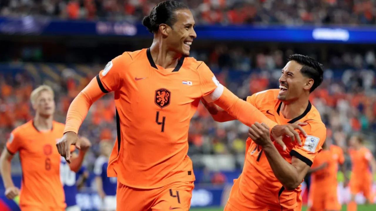 Van Dijk critica pausas para hidratação na Copa do Mundo após Holanda empatar com Japão Van Dijk critica pausas para hidratação na Copa do Mundo após Holanda empatar com Japão