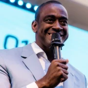 O comentarista da CNN Gilvan Bueno debate as transformações no mercado de trabalho em Niterói e cenário econômico fluminense neste sábado. Confira dados exclusivos