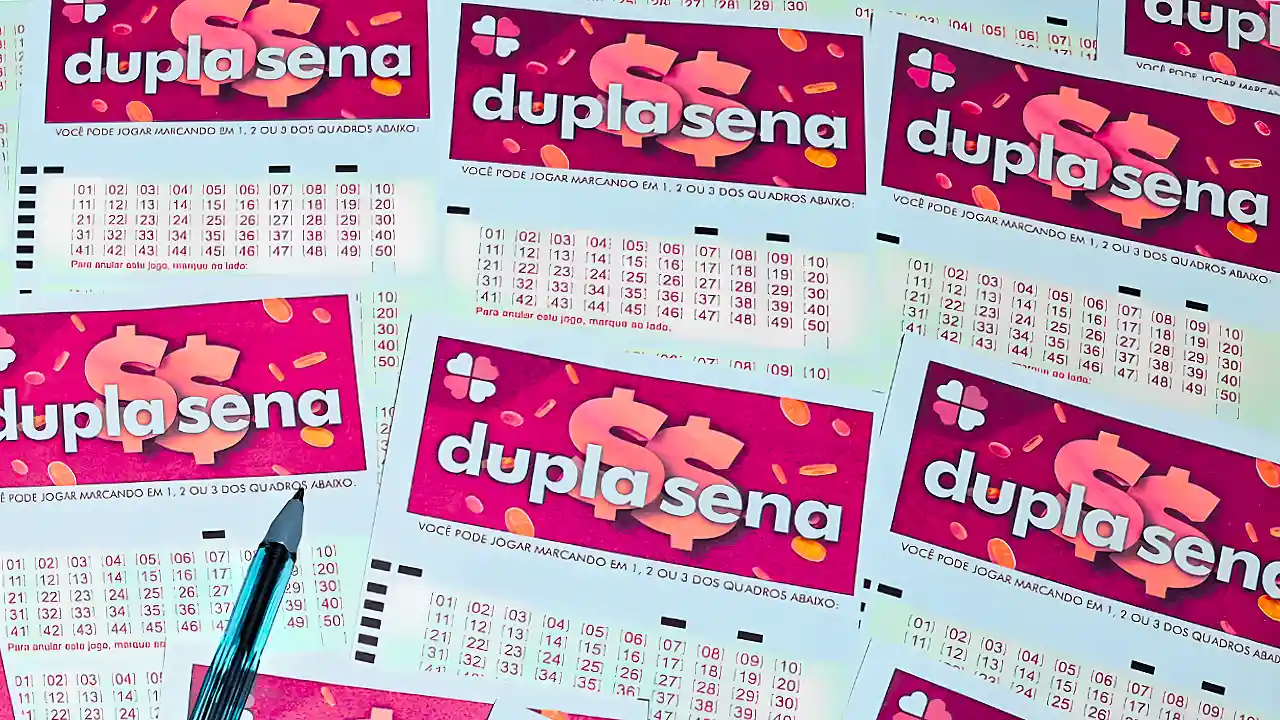 Volantes da Dupla Sena e informações do concurso 2986, com resultado dos números sorteados na quarta-feira, 22/07, bem como prêmios de todas as faixas de acerto. Soma do total de apostas realizadas, e análises econômicas, financeiras e lotéricas tanto sobre as ganhadoras quanto perdedoras, com base na arrecadação da modalidade | Enzo Carvalho/Folha do Leste