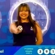 Garota da sorte com a última bola sorteada: resultado completo e prêmios do concurso 6083 da Loteria Federal, referente à Extração de quarta-feira, 15/07, com todas as dezenas de milhar do 1º, 2º, 3º, 4º, 5º prêmio