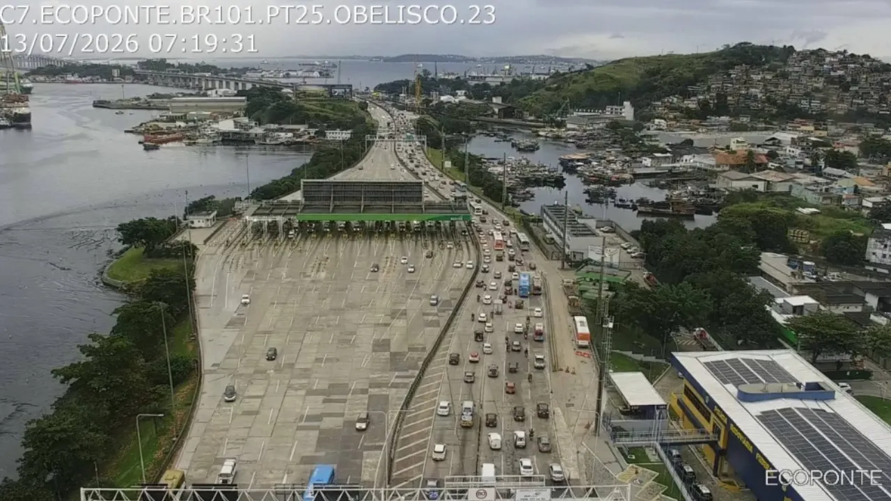 Ponte Rio-Niterói tem faixa interditada após acidente com motocicleta no sentido Niterói