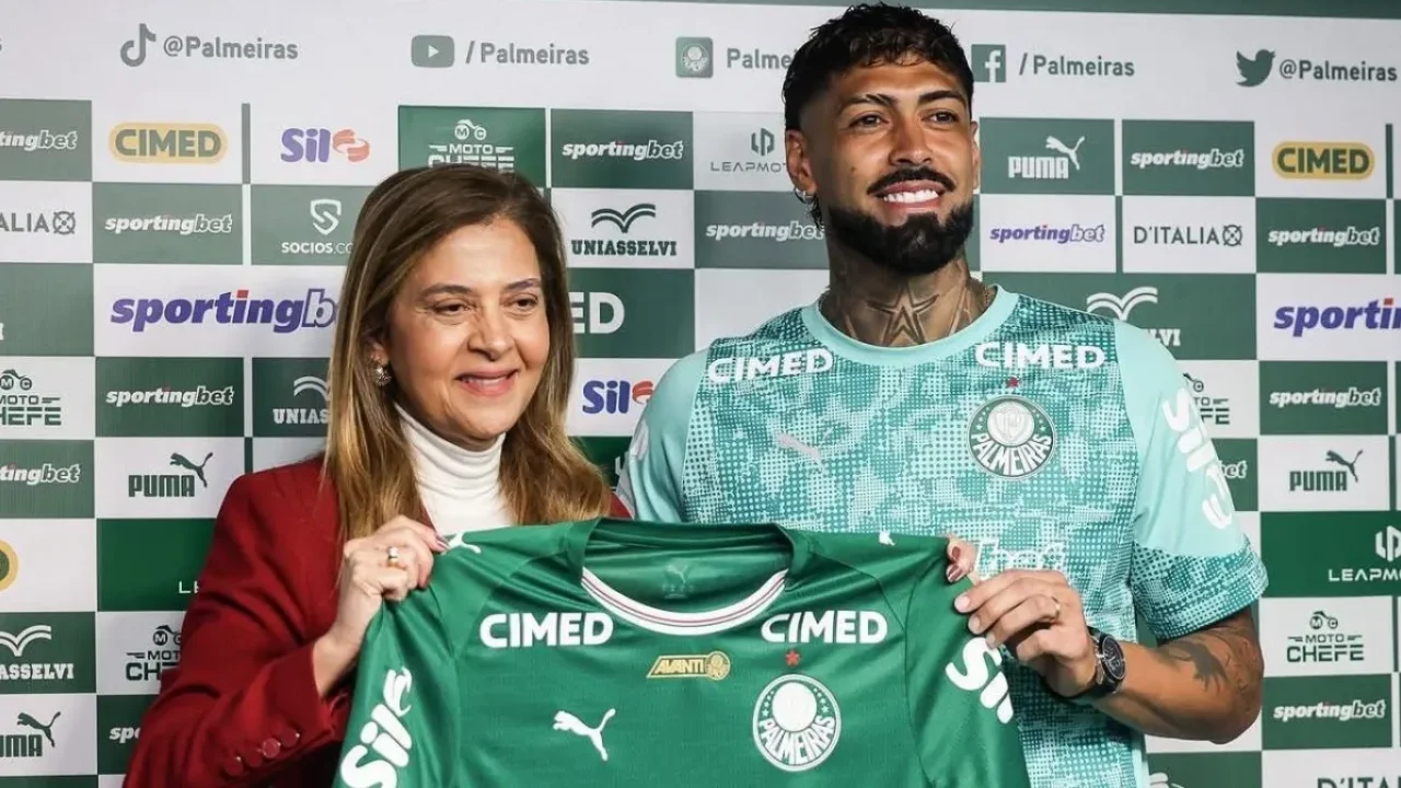 Alexander Barboza é apresentado pelo Palmeiras e fala sobre sua saída do Botafogo
