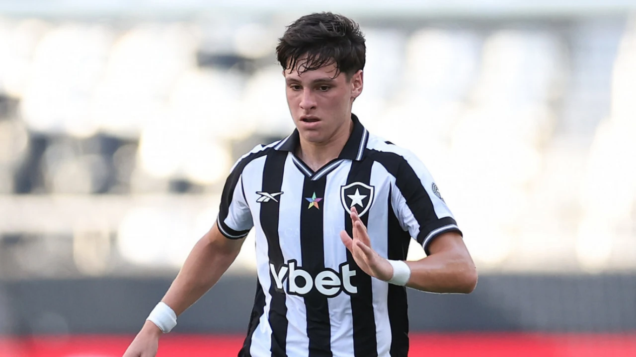 Álvaro Montoro, meia-atacante argentino do Botafogo, pode receber propostas de River Plate e clubes europeus Álvaro Montoro, meia-atacante argentino do Botafogo, pode receber propostas de River Plate e clubes europeus