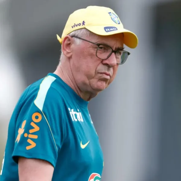 Carlo Ancelotti durante trabalho com a Seleção Brasileira no início do novo ciclo para 2030