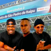 O grupo Aquele Pagode Gostosin é uma das atrações deste sábado (4) na  tradicional Festa de São Pedro de Itaipu, na Região Oceânica de Niterói.