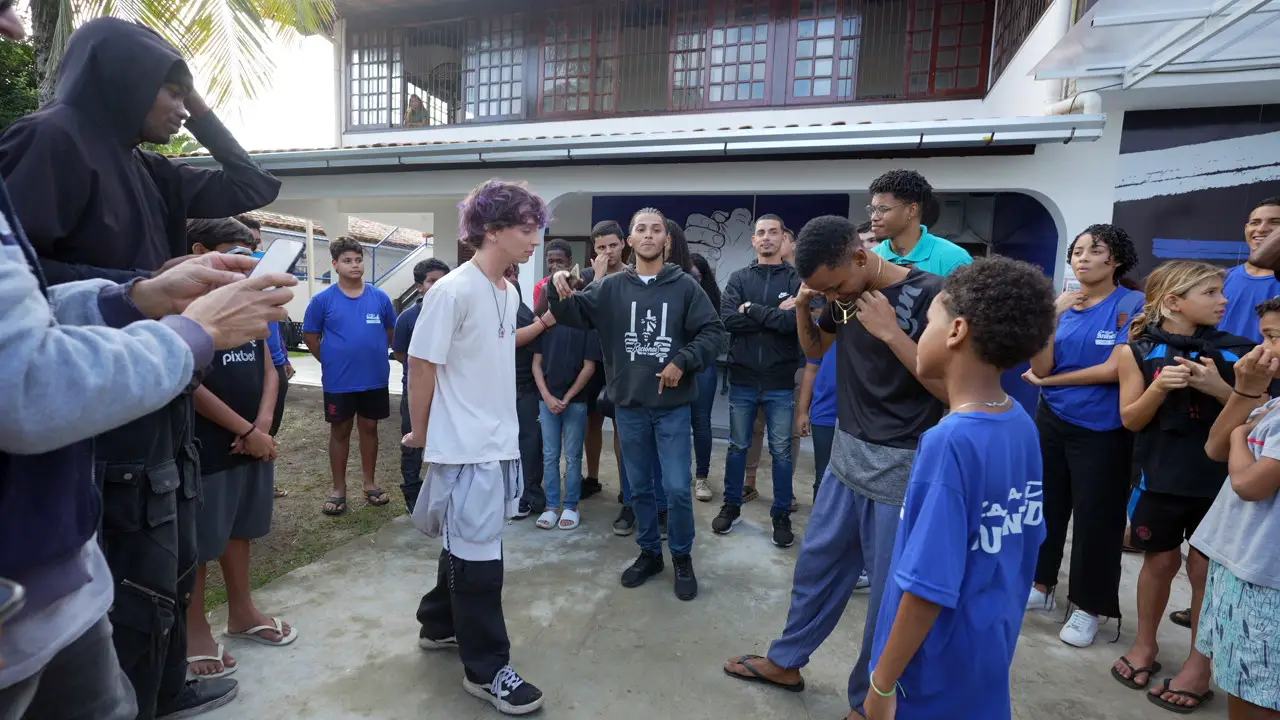 Jovens participam de batalha de rimas na Casa da Juventude de Ponta Negra, em Maricá