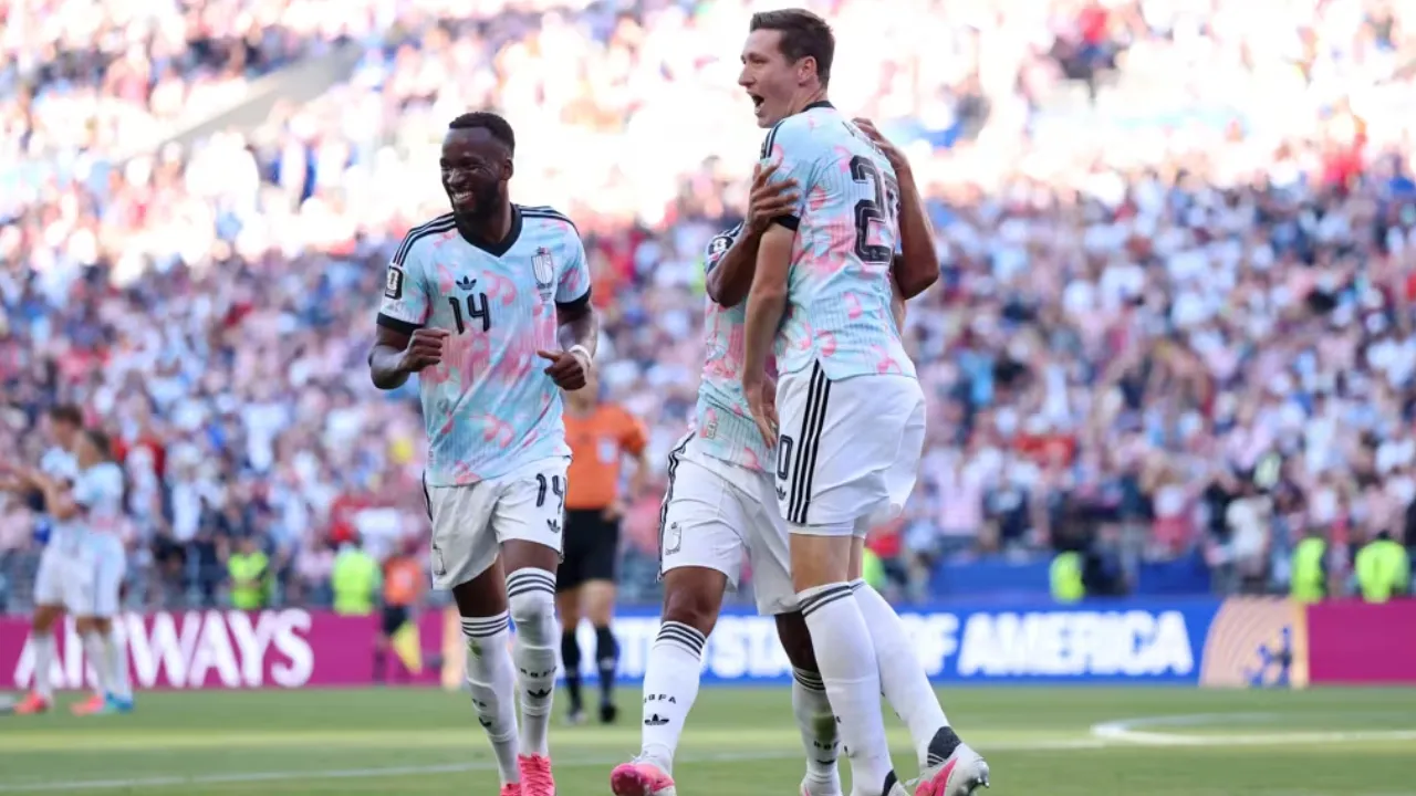 Charles De Ketelaere comemora gol da Bélgica contra os Estados Unidos na Copa do Mundo Charles De Ketelaere comemora gol da Bélgica contra os Estados Unidos na Copa do Mundo