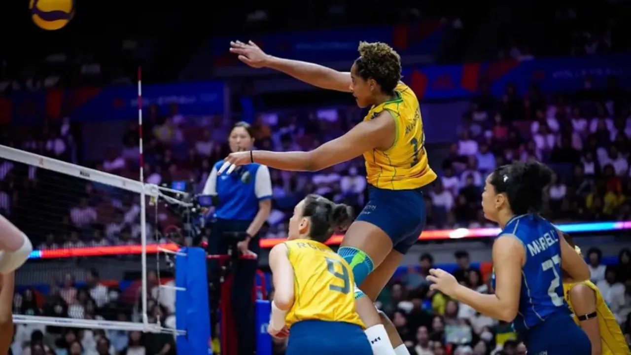 Jogadoras da seleção brasileira feminina de vôlei durante partida contra a Tailândia pela VNL Jogadoras da seleção brasileira feminina de vôlei durante partida contra a Tailândia pela VNL